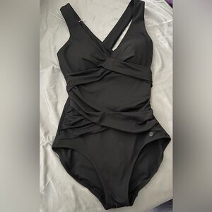 NWOT- Calia Carrie Underwood 1 piece swim suit size 6. Beautiful design